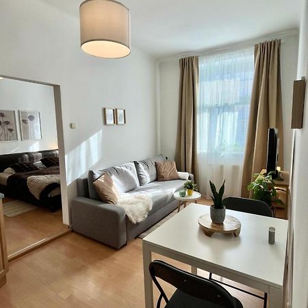 Apartment Caroline - Old Town, Ac บราติสลาวา ภายนอก รูปภาพ