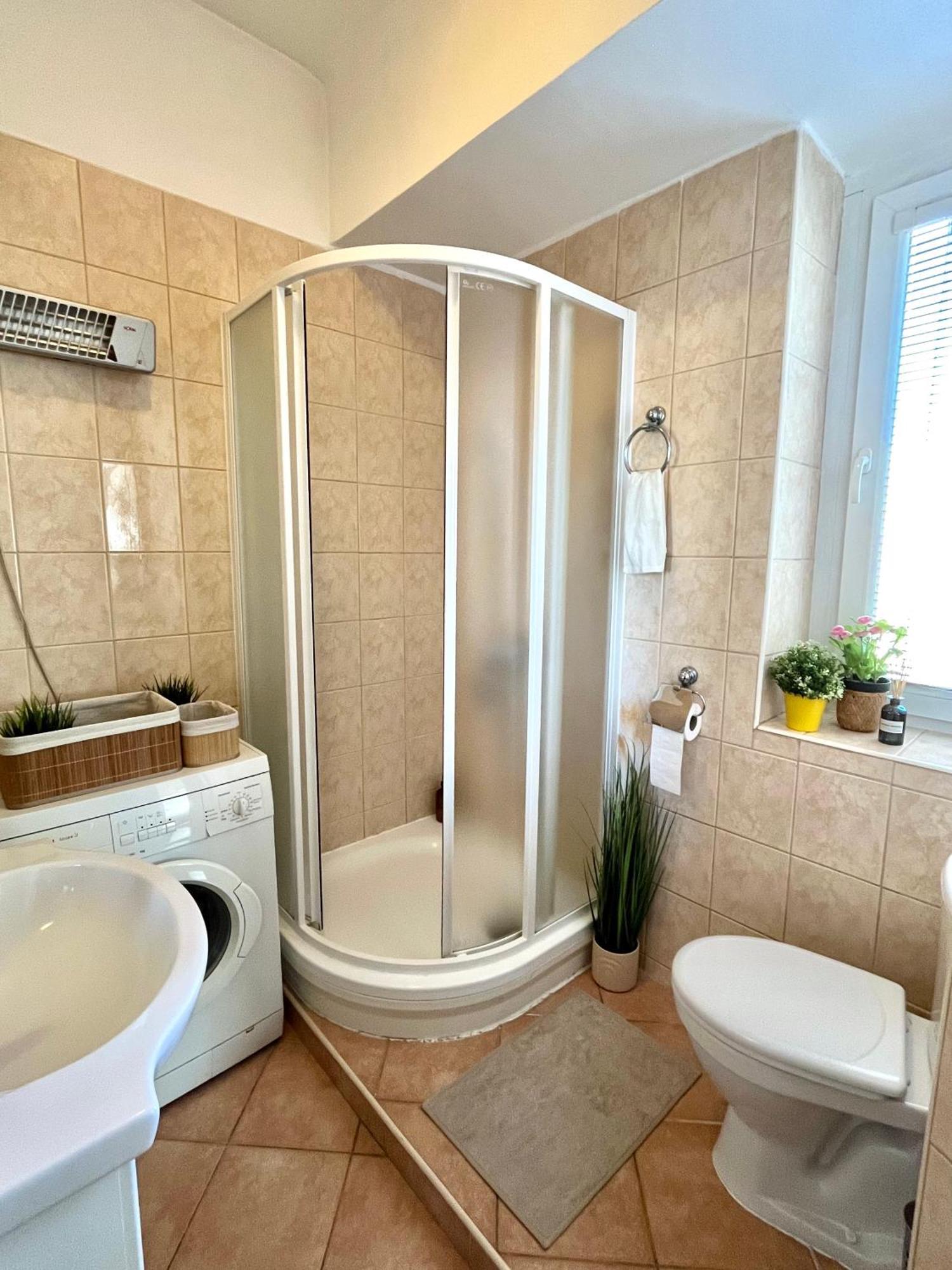 Apartment Caroline - Old Town, Ac บราติสลาวา ภายนอก รูปภาพ