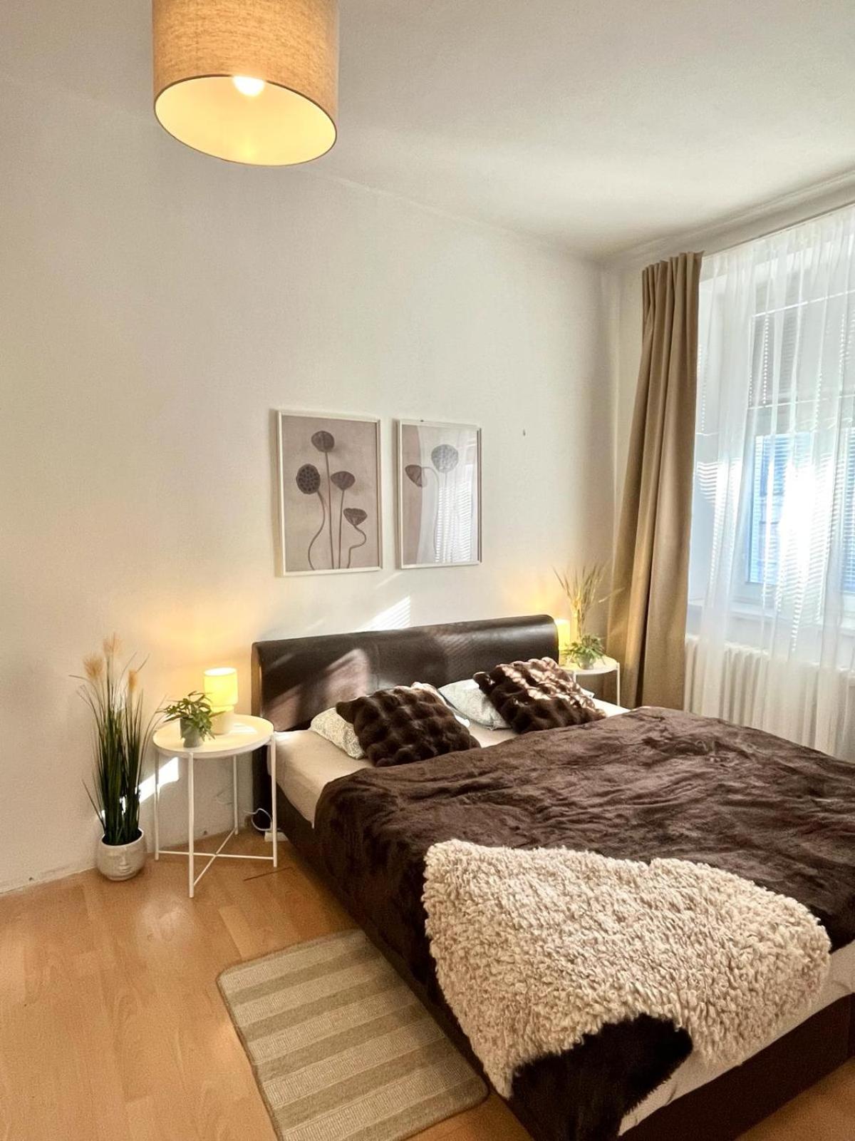 Apartment Caroline - Old Town, Ac บราติสลาวา ภายนอก รูปภาพ